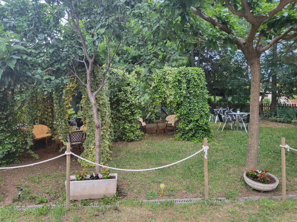 Alberg Restaurant Bellavista Santa Pau Exterior foto