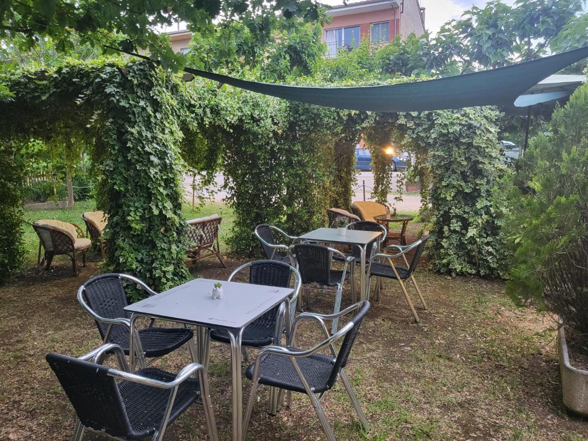 Alberg Restaurant Bellavista Santa Pau Exterior foto